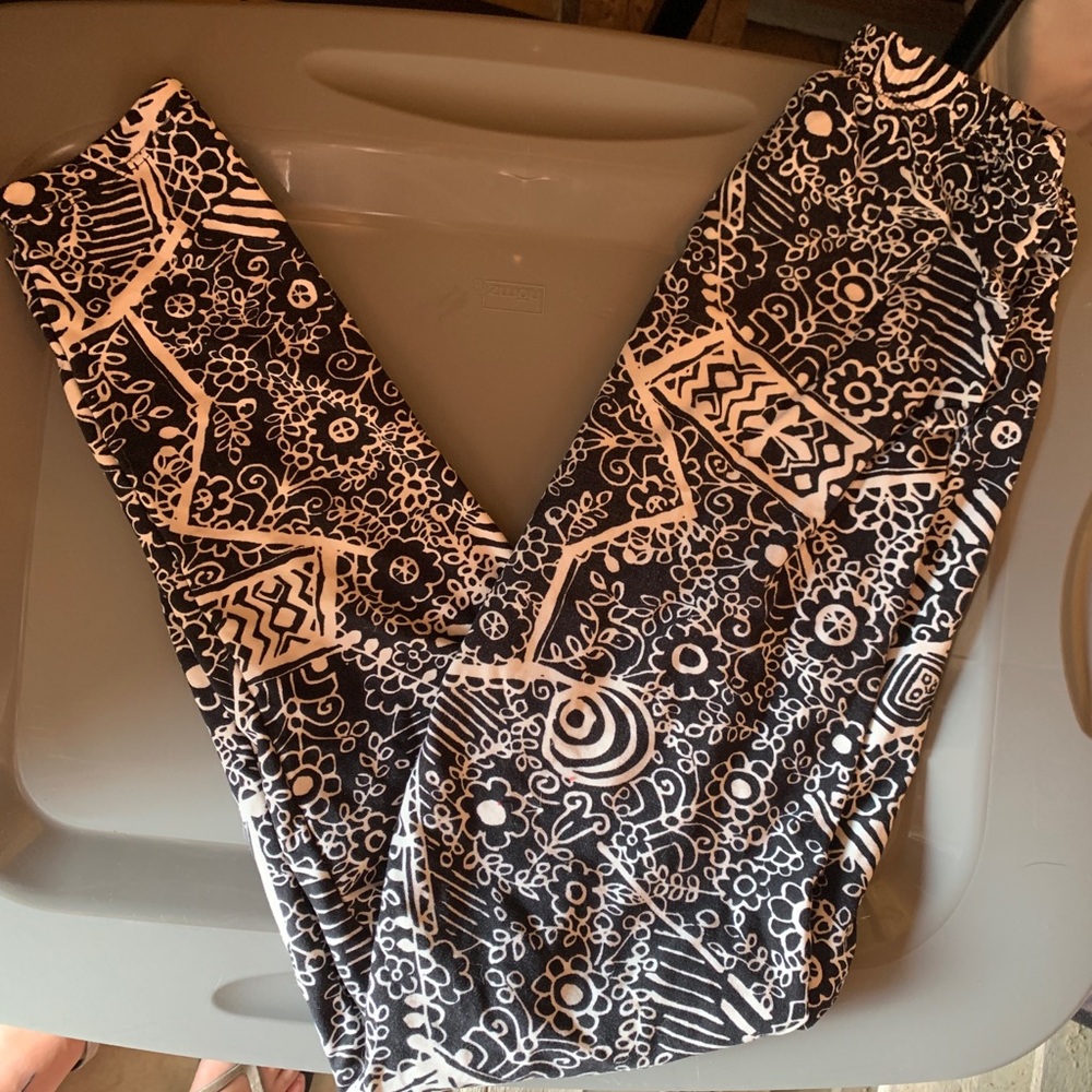 Black / White soft leggings